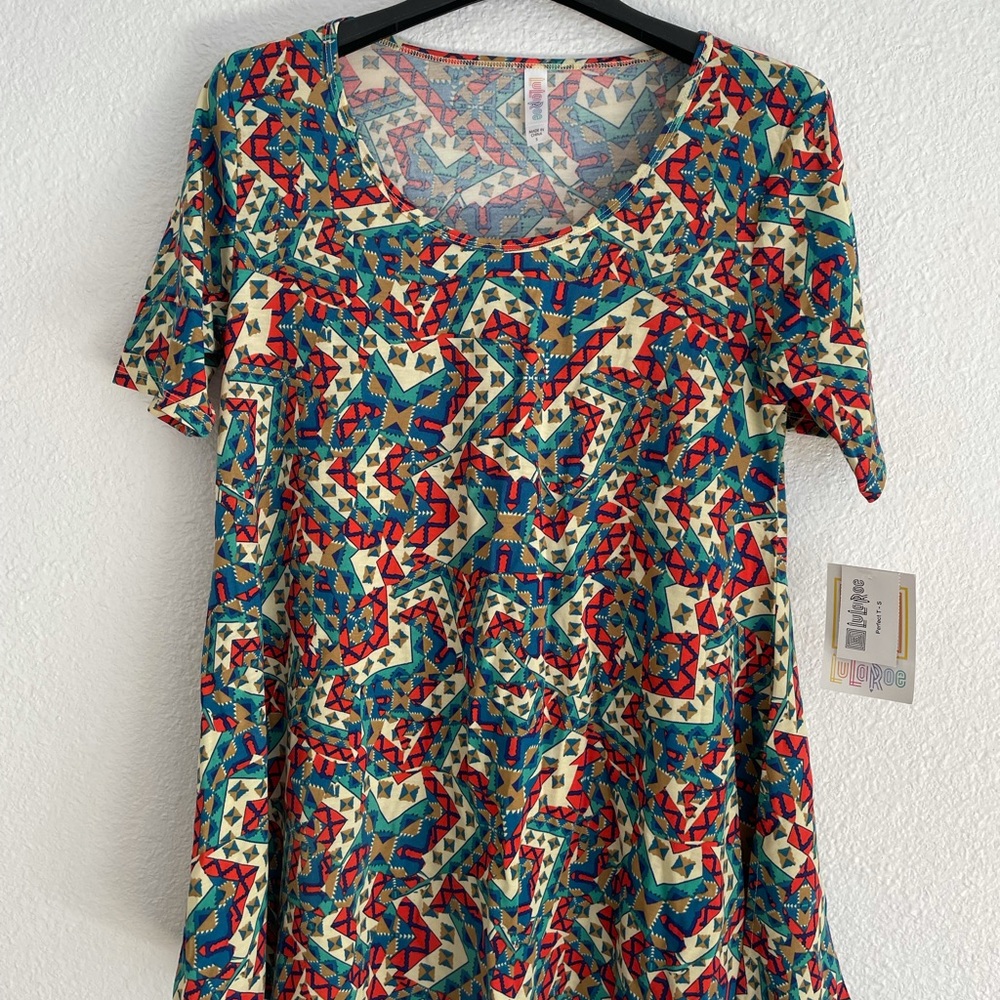 LulaRoe Perfect T - S - Picture 2 of 4